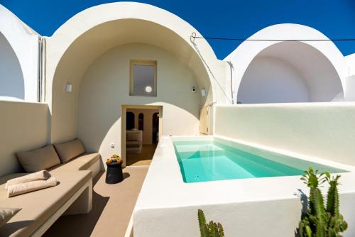 RockHill Luxury Suite Imerovigli — 4-Star Luxury Hotel in Fira, Greece