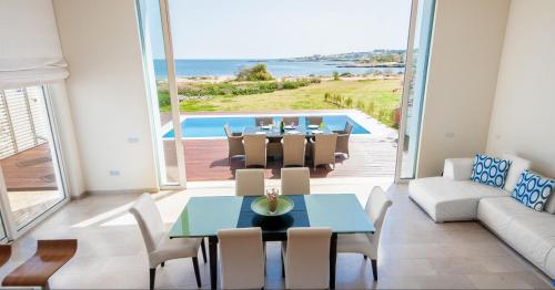 Luxury Bay View Villa 20 Right On Τhe Beach — 4-Star Luxury Hotel in Protaras, Cyprus