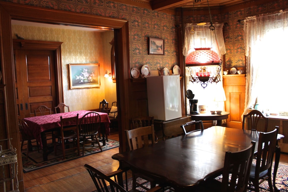 Victorian Charm Inn - photo 48