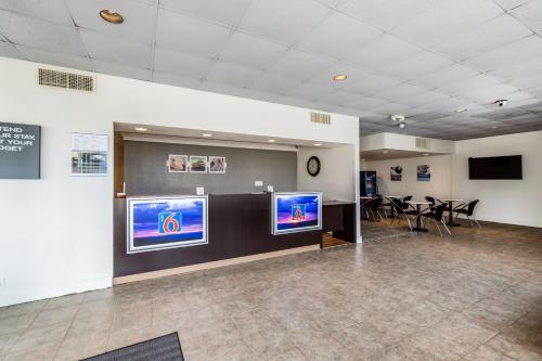 Concorde Inn Suites Pekin - photo 32