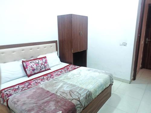 Kapoor Guest House and PG