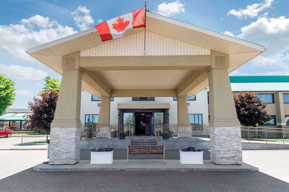 Clarion Hotel & Conference Centre - carbon neutral hotel in Pembroke