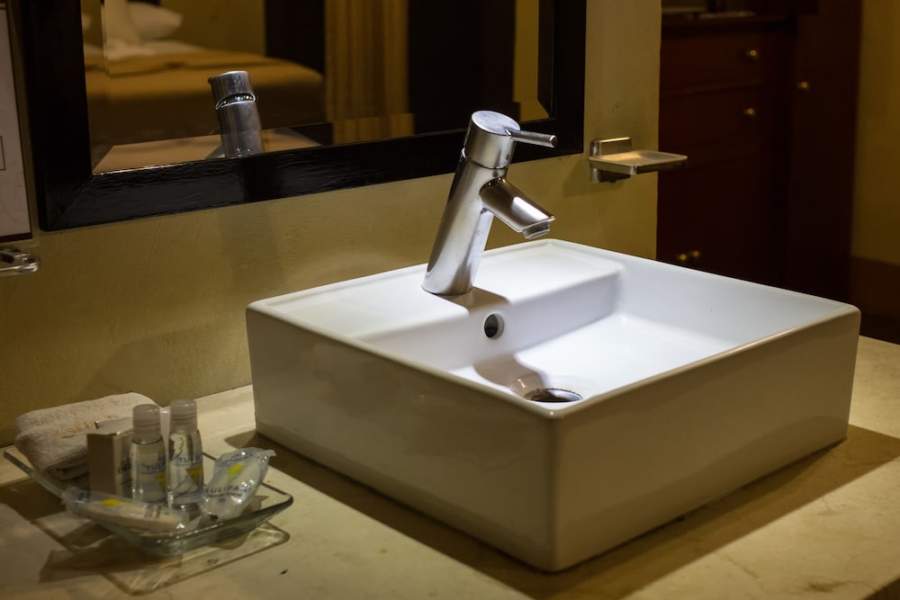 Bathroom sink