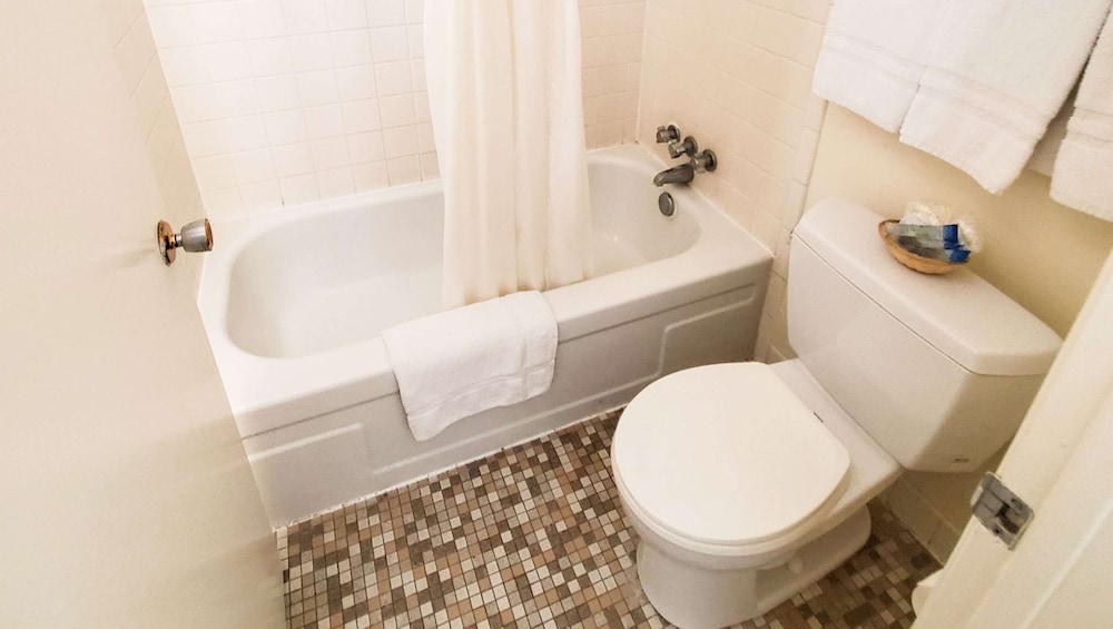 Magnuson Hotel Sierra Vista - photo 23
