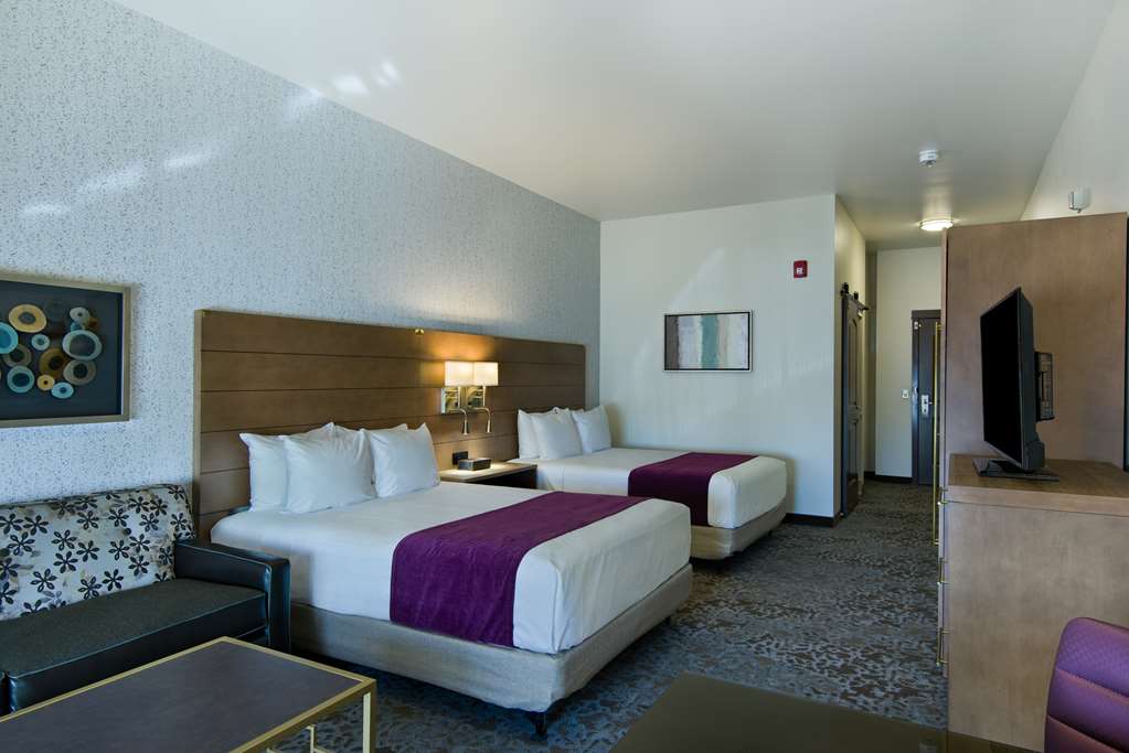 Oxford Suites Sonoma County - photo 14