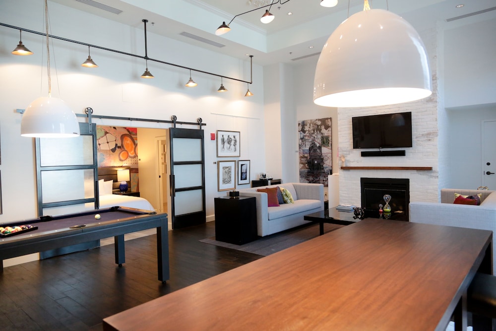 Hotel Commonwealth - photo 22