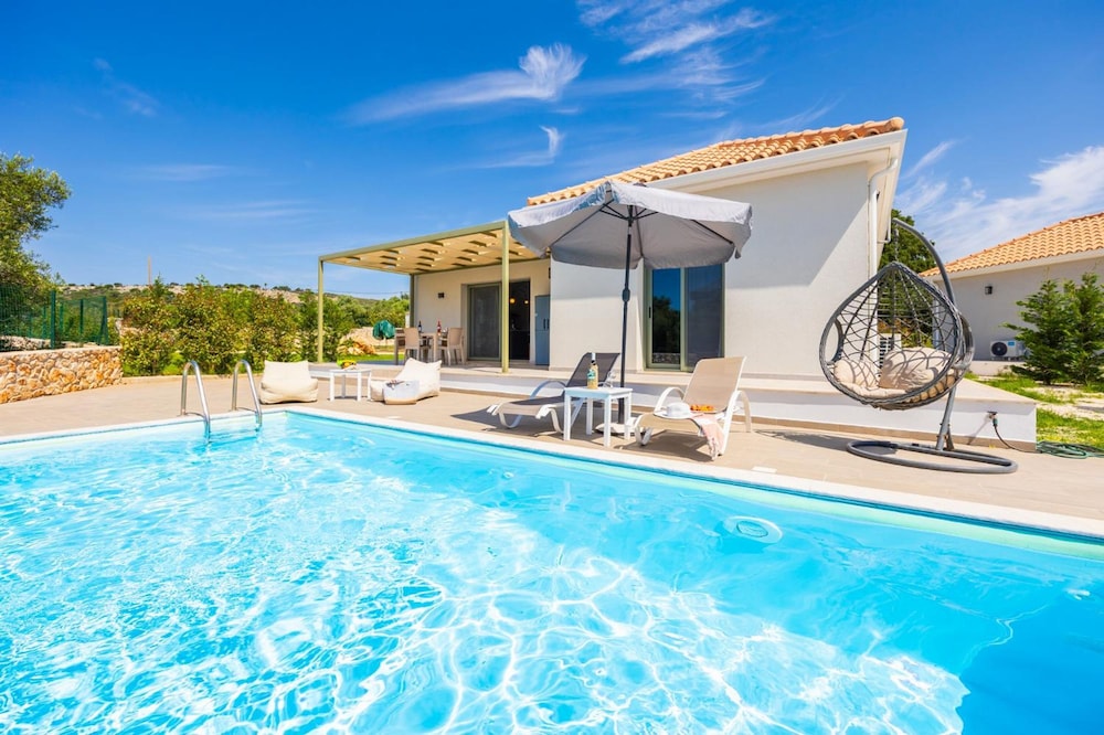 Villa Tania Ena in Ionian Islands — 4-Star Luxury Hotel in Kefalonia, Greece