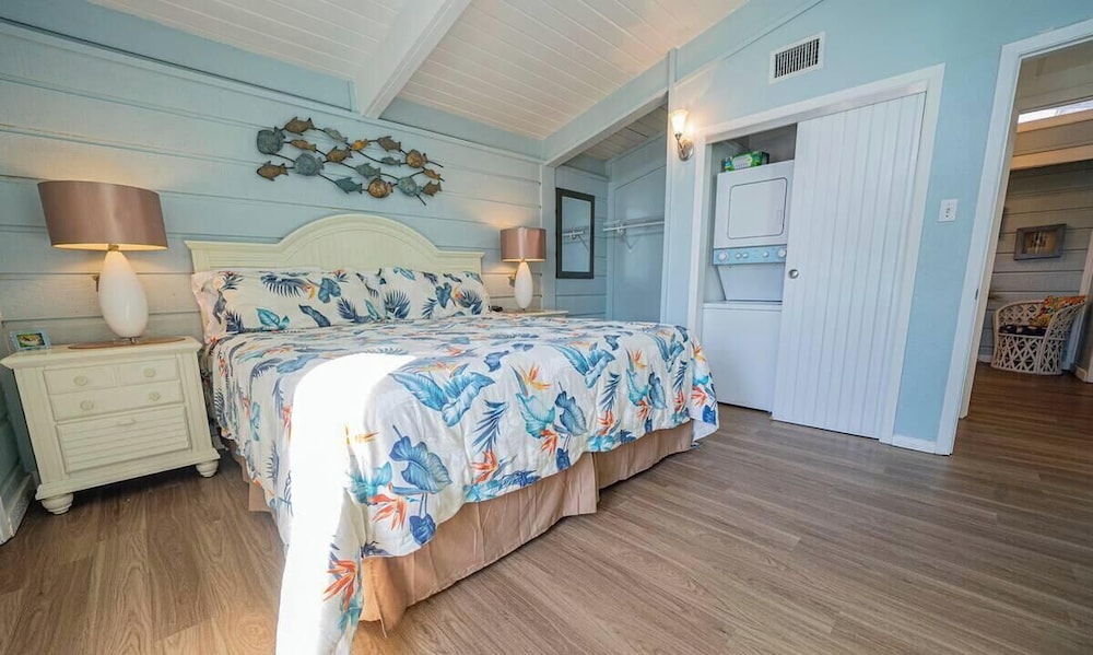 Lil Caribbean Vibes — 4-Star Luxury Hotel in South Padre Island, United States