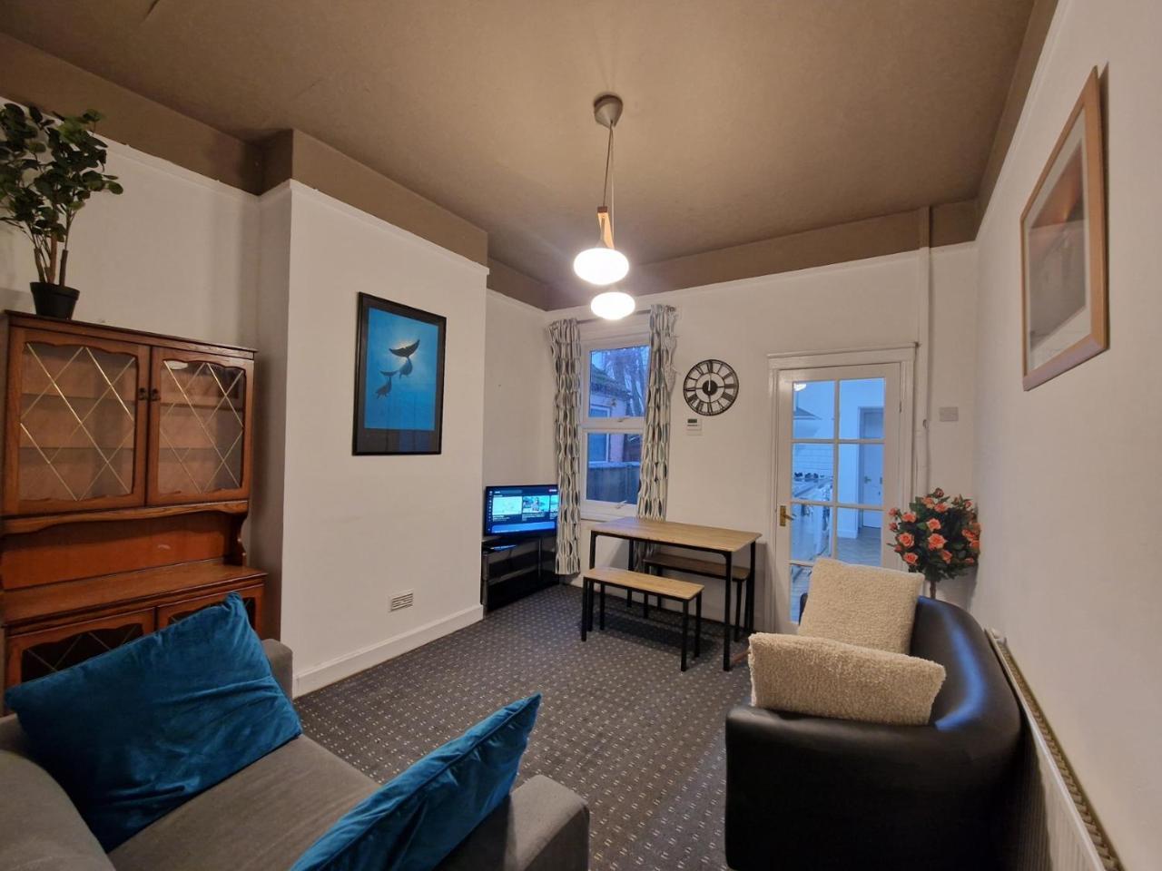 Nice Living Serviced Accommodations 11 - carbon neutral hotel in Coventry