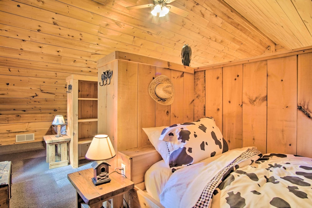 Rustic Rothbury Cabin with Resort Amenity Access - photo 3