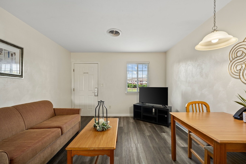 Affordable Suites Graham - photo 9