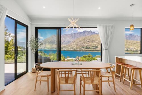 Contemporary & Plush 4 Bedroom House — 4-Star Luxury Hotel in Queenstown, New Zealand