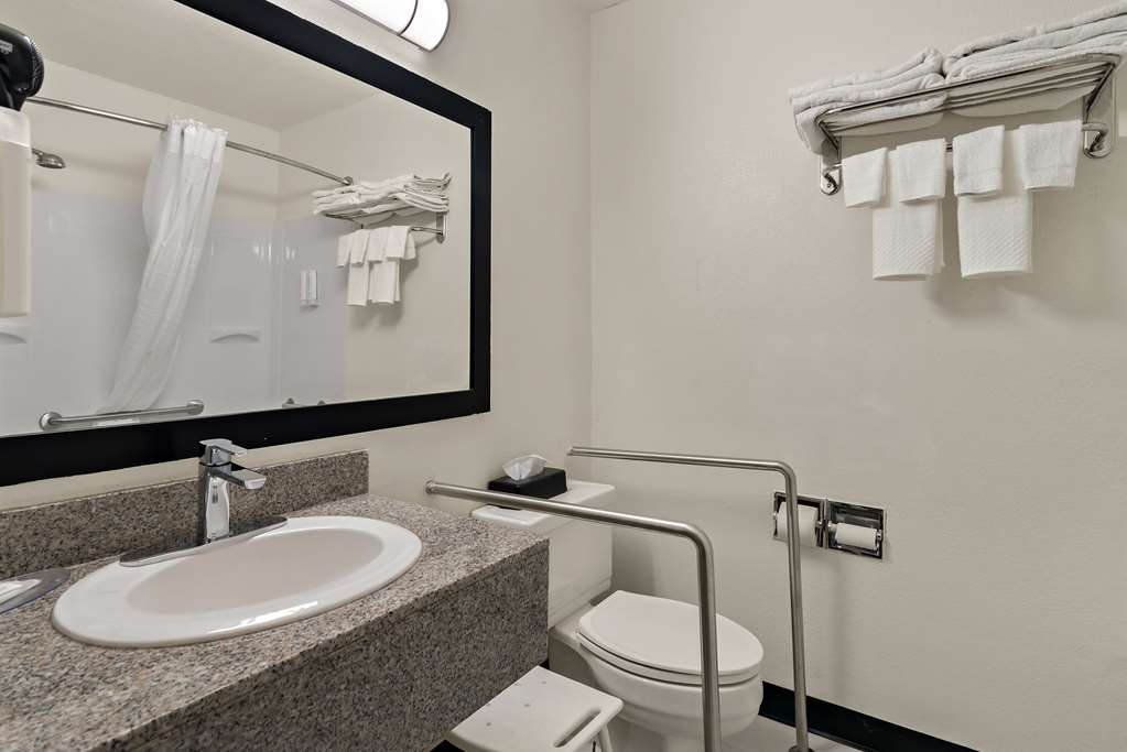 Clarion Pointe Bloomington Normal I 55 University - photo 17