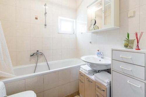 Sunny apartment Lapad — 4-Star Luxury Hotel in Dubrovnik, Croatia