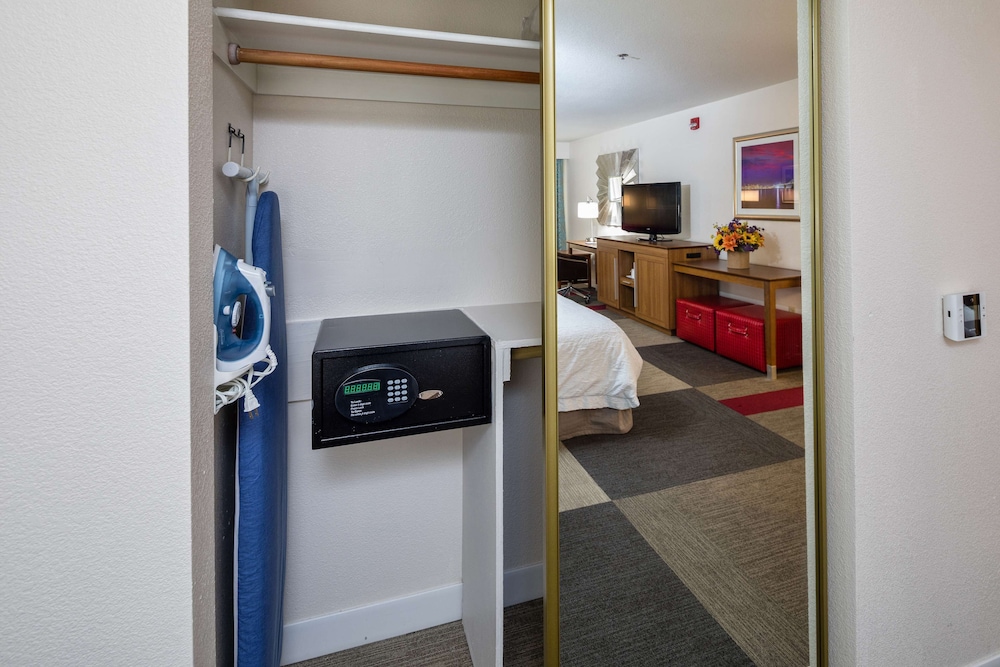 Hampton Inn San Francisco Airport - photo 6