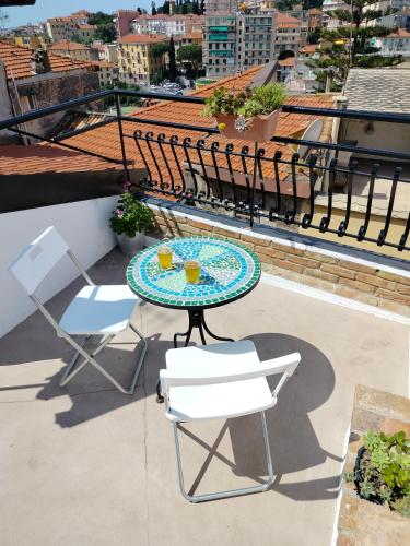 Attico romantico con terrazza Sanremo Palm Street 104 Free WIFI — 4-Star Luxury Hotel in San Remo, Italy