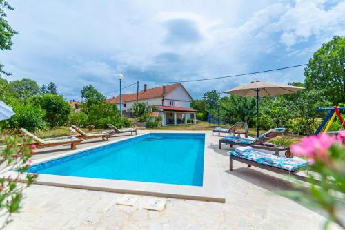 Holiday house Mia with pool — 4-Star Luxury Hotel in Imotski, Croatia