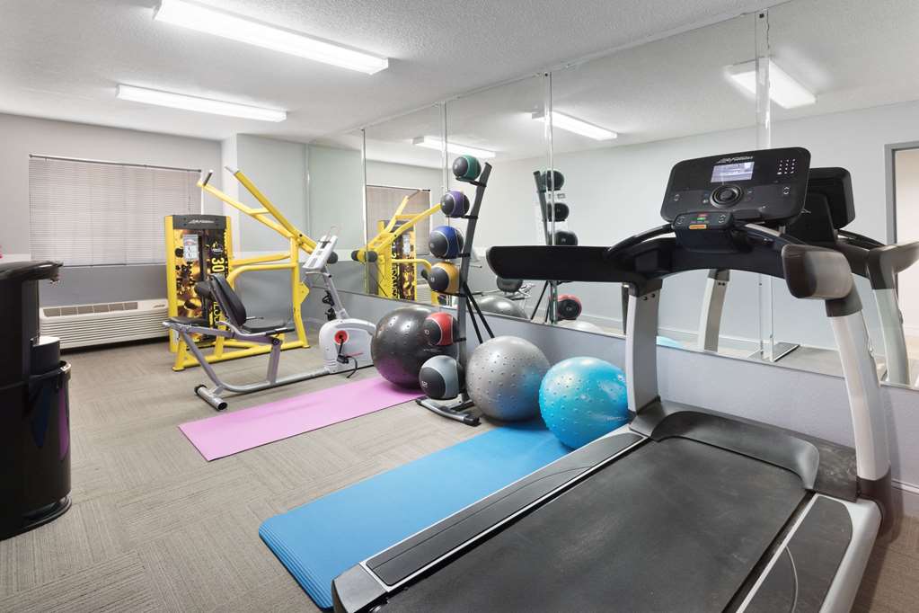Microtel Inn & Suites by Wyndham Stockbridge Atlanta I 75 - photo 15