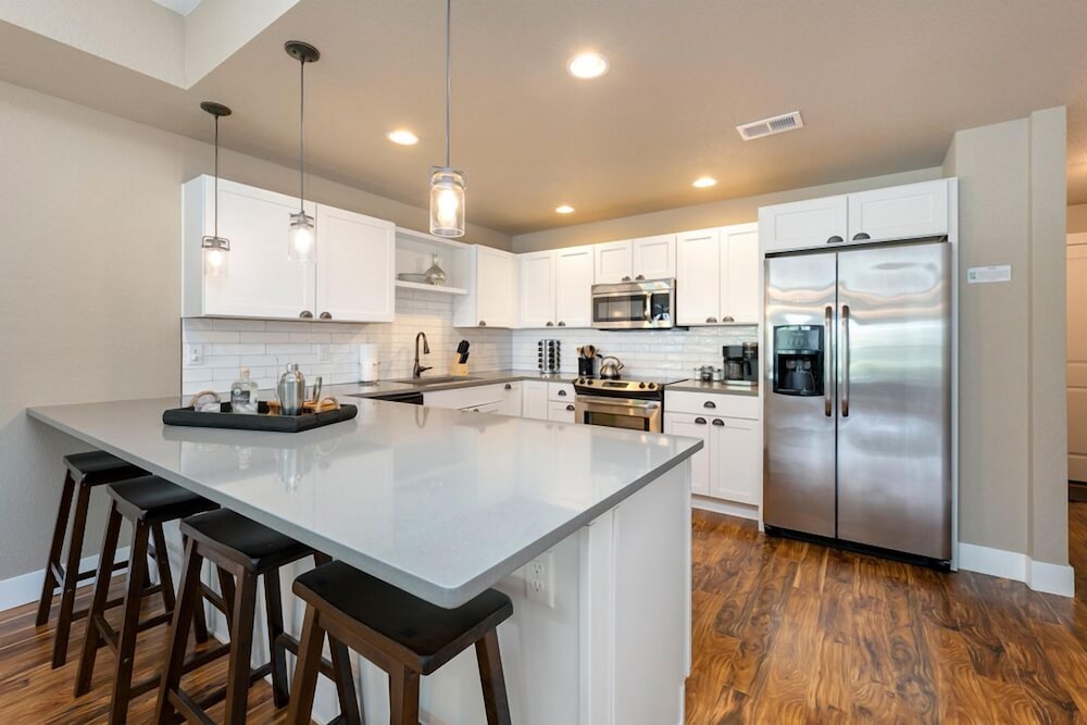 Amazing Urban Townhome near Breweries & River - photo 8