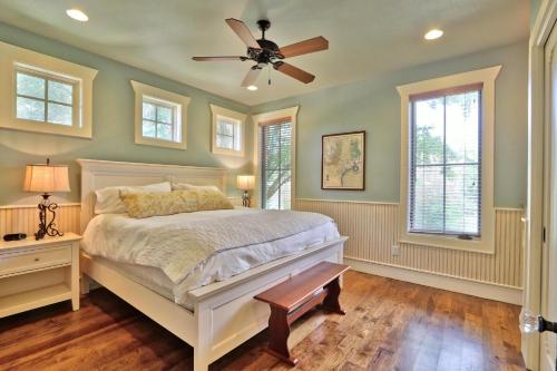 Fall Creek Vineyards Wine Country Inn — hotel in Dripping Springs