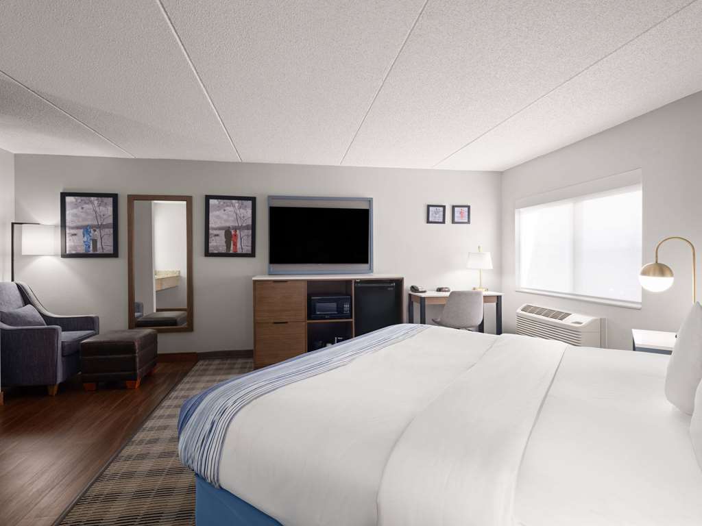 AmericInn by Wyndham Shakopee Near Canterbury Park - photo 13