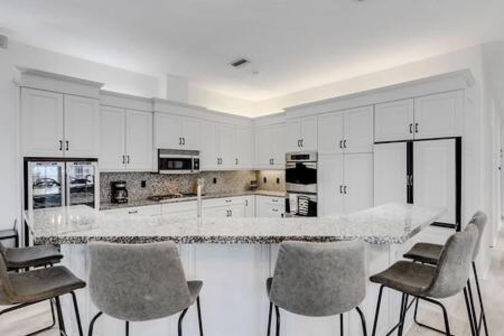 Siesta Key Marvel Pool SPA Deeded Beach Access - photo 10