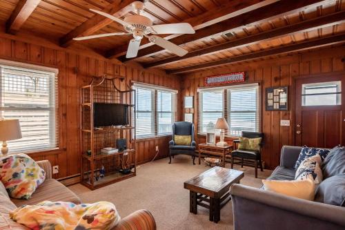 Lowe Tide by Oak Island Accommodations - featured photo