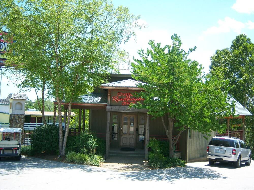 Outback Roadhouse Motel and Suites - photo 19