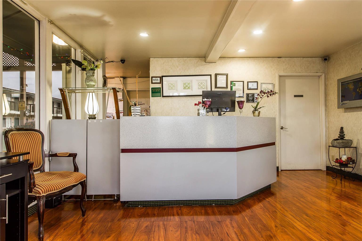 Quality Inn & Suites Silicon Valley - photo 6
