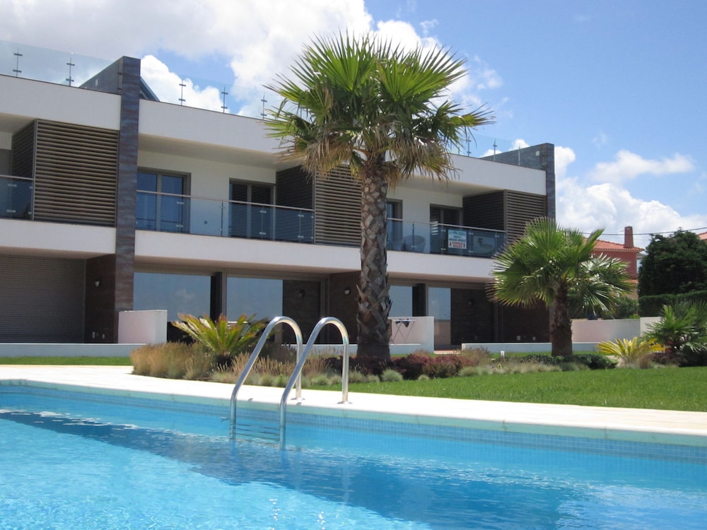 Luxurious Villa with a view over the sea — 4-Star Luxury Hotel in Lourinha, Portugal