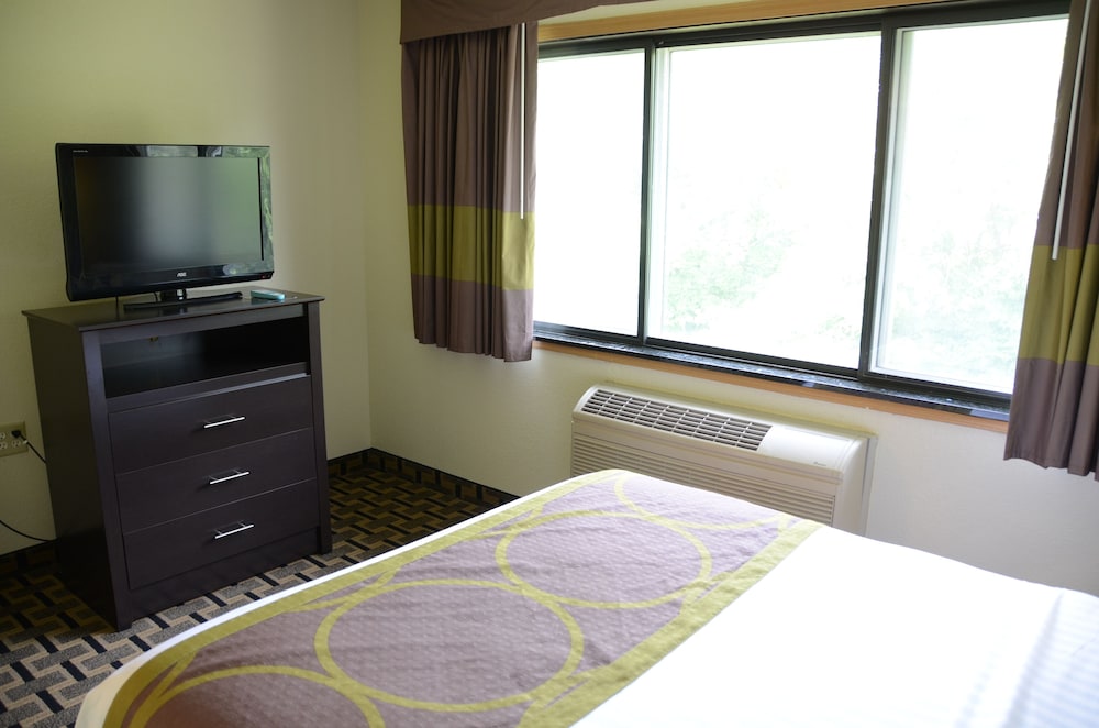 AmericInn by Wyndham West Burlington - photo 12