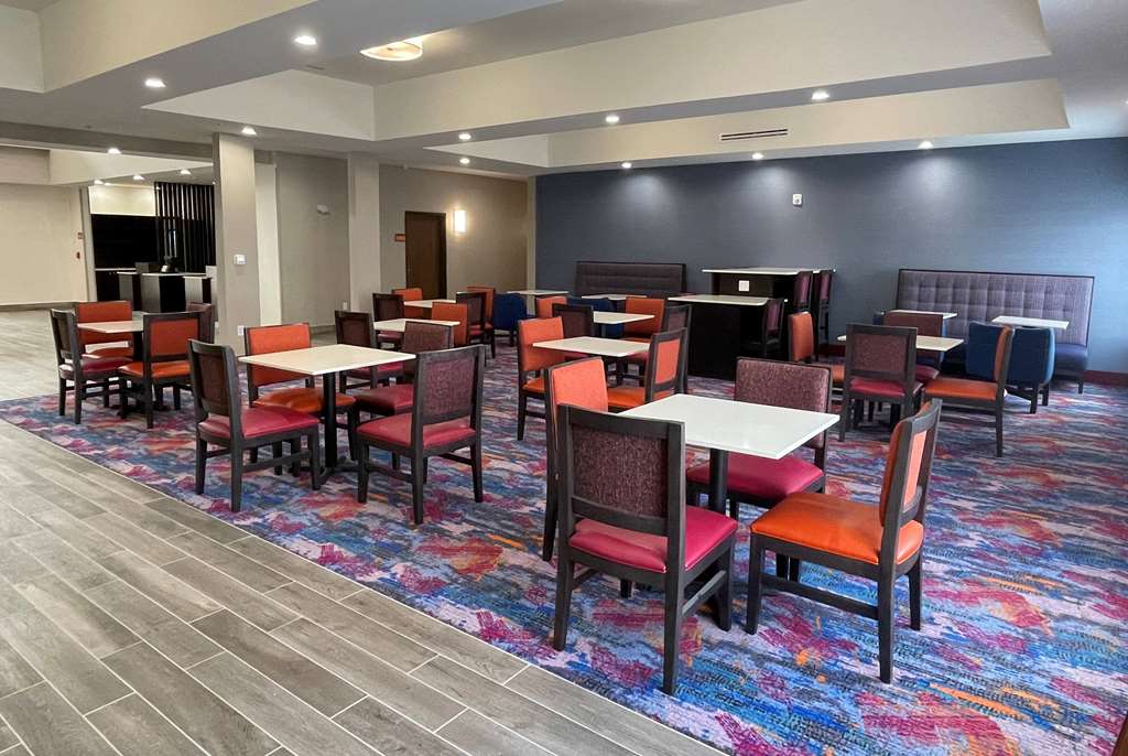 La Quinta Inn and Suites by Wyndham Schertz San Antonio Selma - photo 16