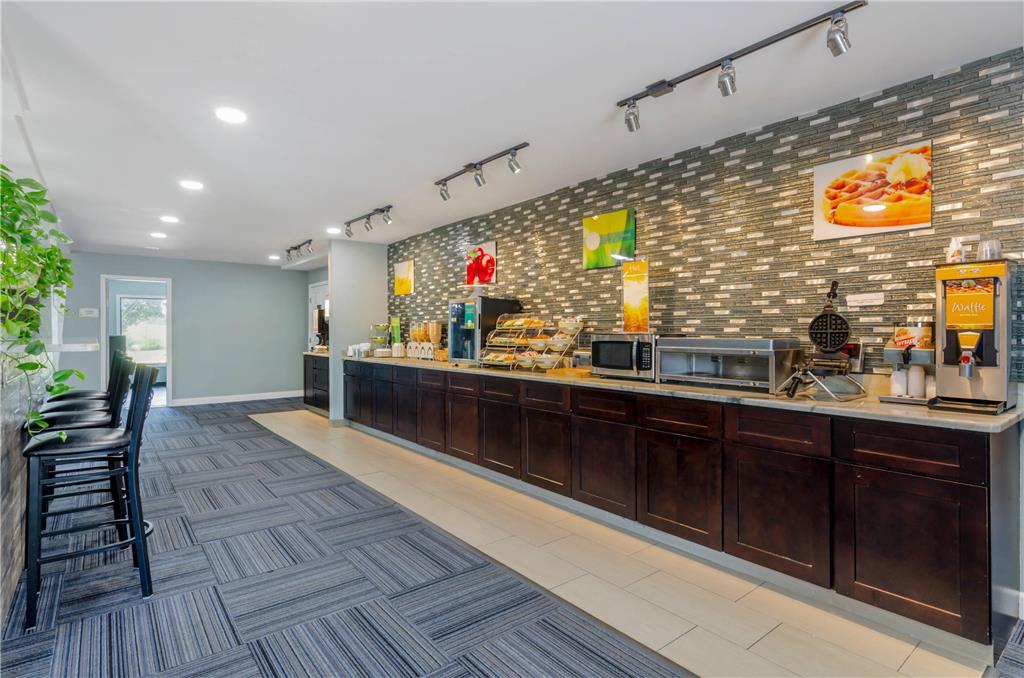 Suburban Studios Verona Staunton North - photo 27