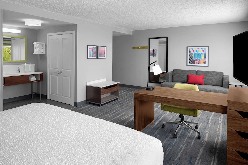 Hampton Inn & Suites Grand Rapids Airport 28th St - photo 10