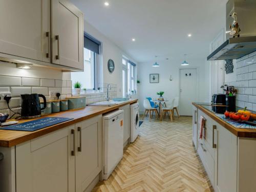 4 Bed in Brixham 90449 in Brixham, United Kingdom