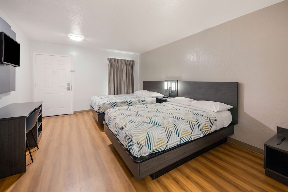 Studio 6 Laredo TX North I 35 - photo 12
