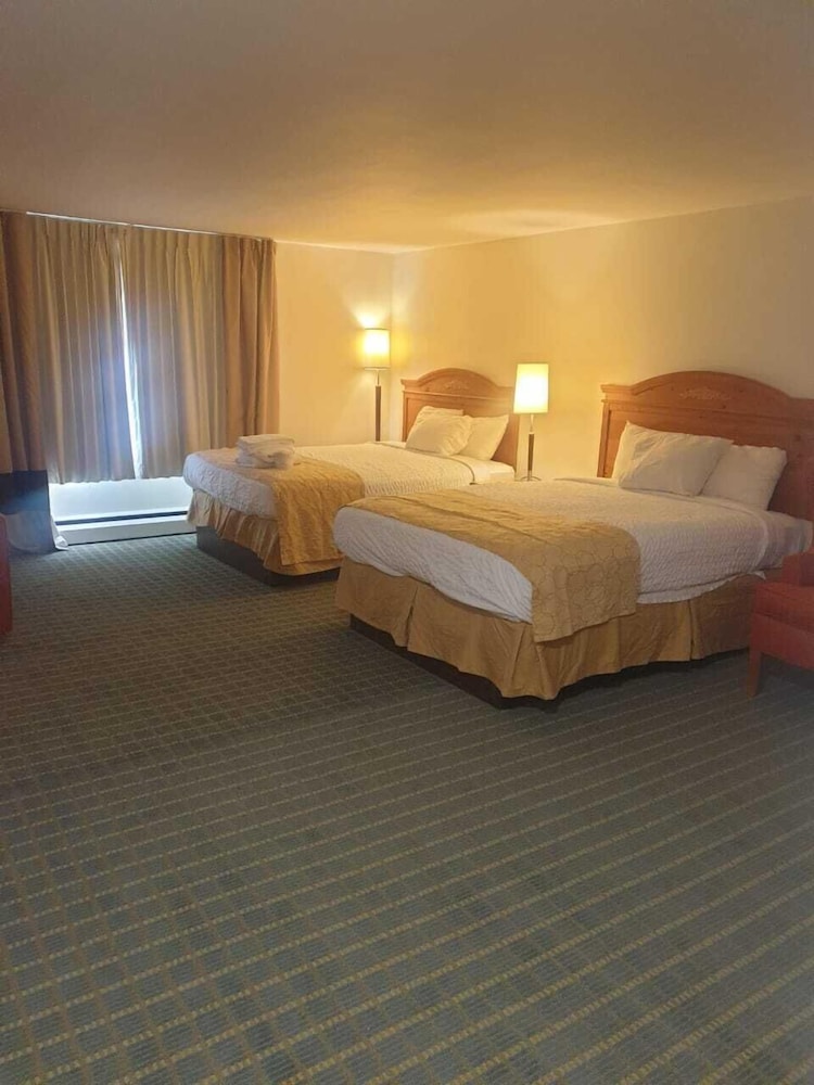 Town & Country Inn - photo 11