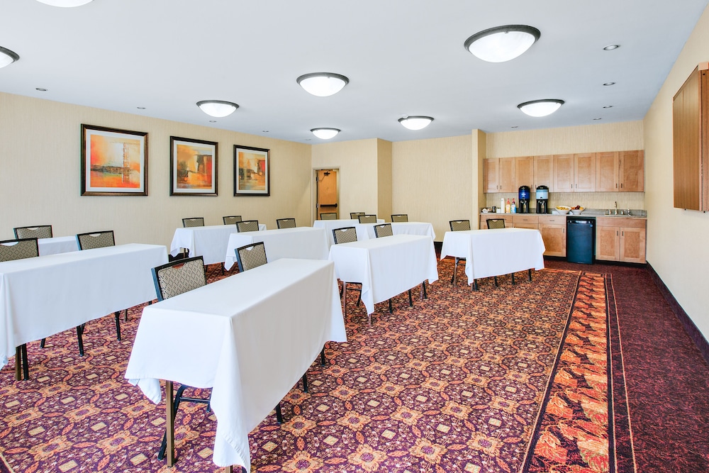Holiday Inn Express & Suites Gillette by IHG - photo 43