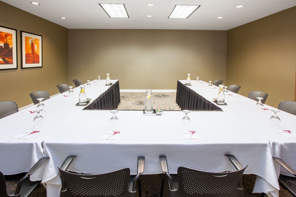 Crowne Plaza Suites MSP Airport Mall of America by IHG - photo 60