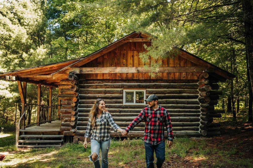 Rustic Ridge - carbon neutral hotel in Penn Yan