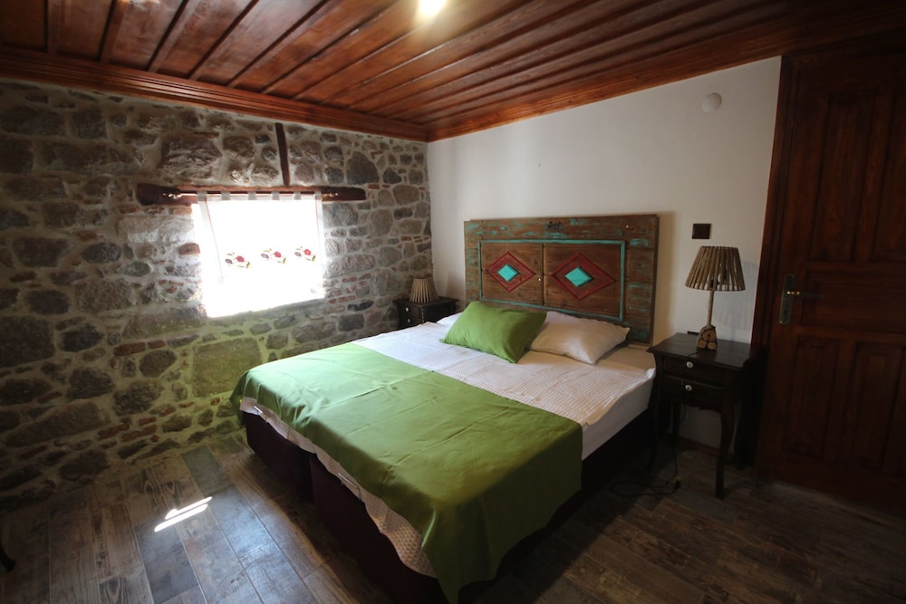 Bergama Tas Konak — Bergama
