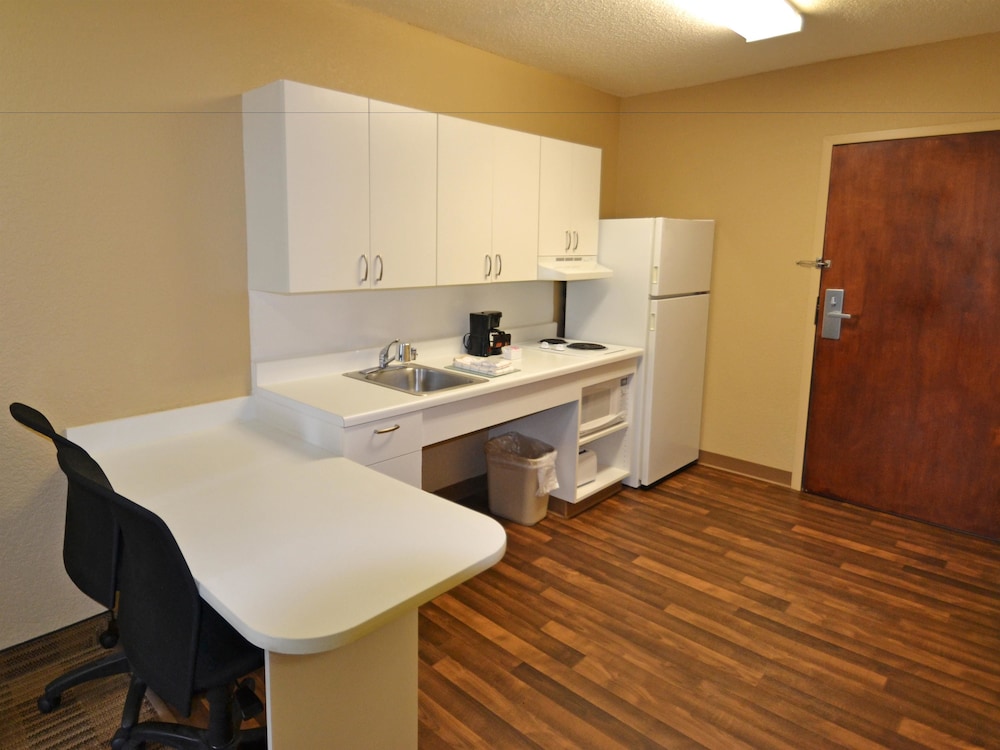 Extended Stay America Select Suites Detroit Farmington Hills - photo 25