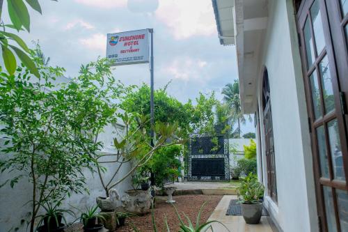 Sunshine Hotel - last minute hotel in Hikkaduwa