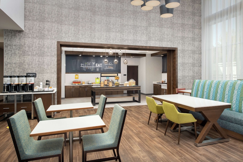 Hampton Inn & Suites Charlotte Airport Lake Pointe - photo 26