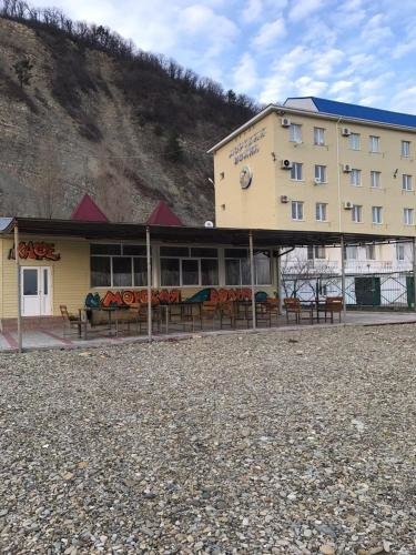 Hotel Morskaya Volna in Lermontovo, Russia
