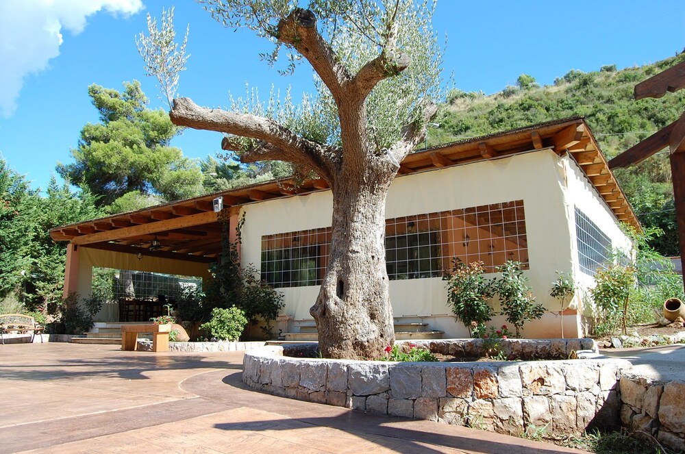Villaggio Hotel Cala di Luna — hotel in Camerota