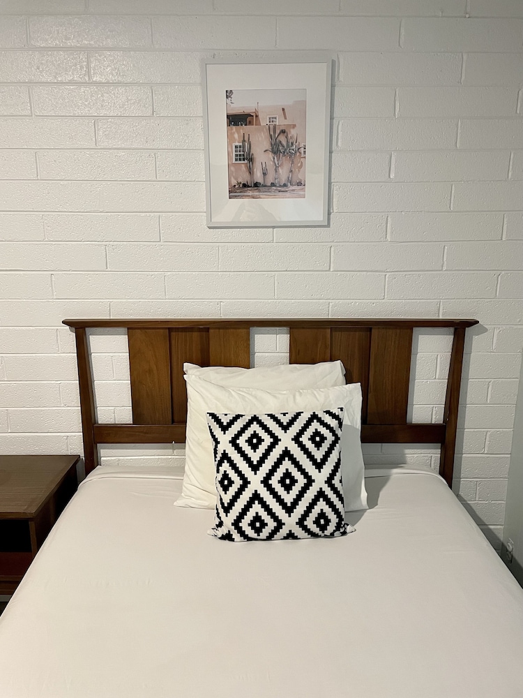 The Postcard Motel - photo 32