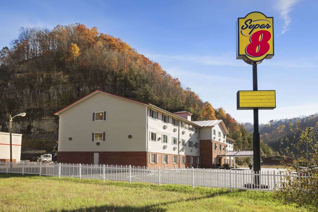 Super 8 by Wyndham Prestonsburg - featured photo