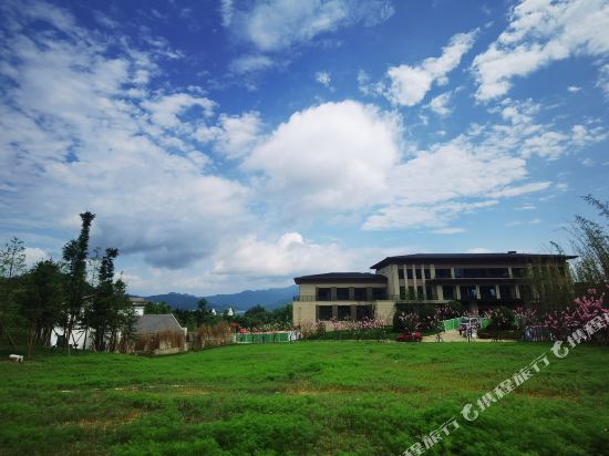 Taipinghu Expressway Holiday Hotel in Huangshan, People's Republic of China
