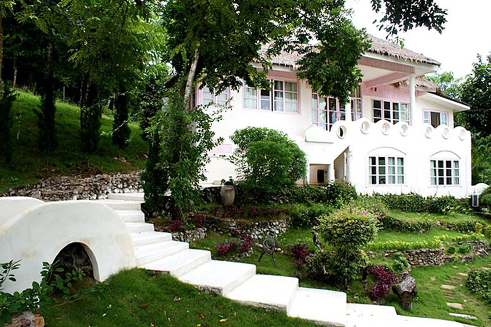 Morning Glory Resort in Suan Phueng, Thailand